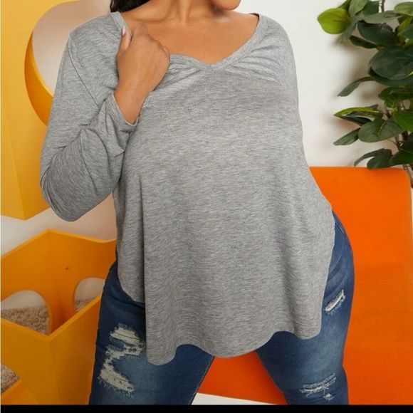 MUST GO!! SHEIN FIT+ Plus V Neck Curved Hem Tee Size 24/26 - Picture 3 of 10